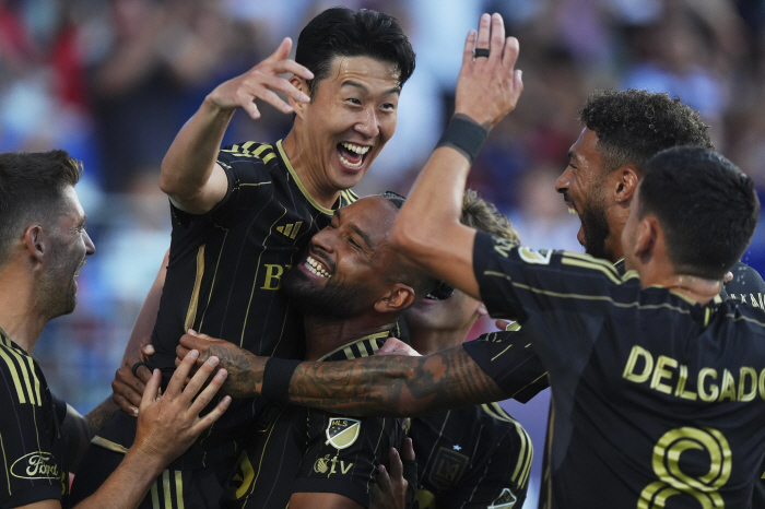 Son Heung-min's magical free kick, as he displays it at the Louvre Museum, his colleague DF praises at the first click of MLS...Son Heung-min is dissatisfied