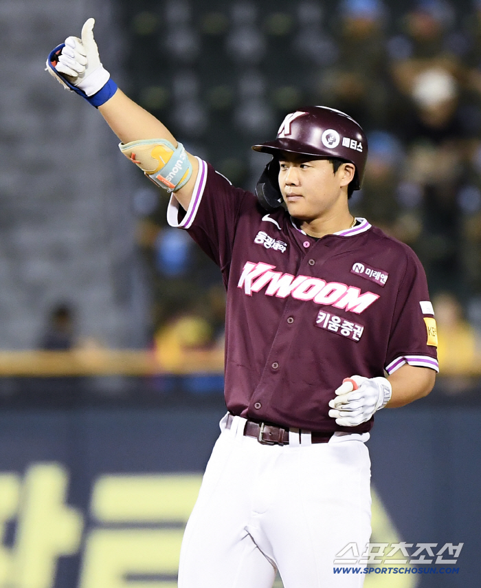Who is the most demanding pitcher? Oh, it's not Ponce. The 19-year-old rookie shortstop's left-handed pro adaptation