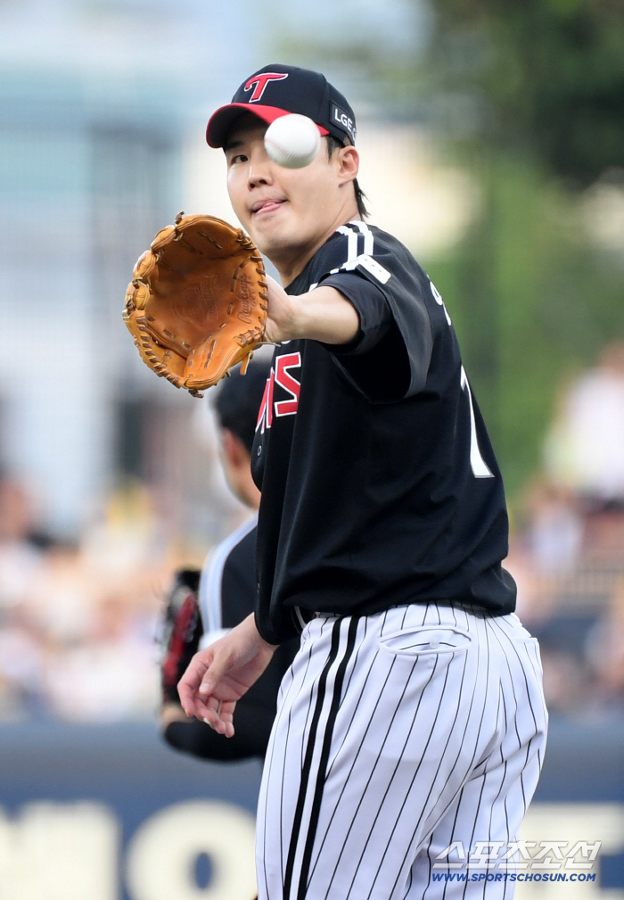 Why does Korea's No. 1 ERA eat the league even if it doesn't throw 150km…It's more unique because it's an arrest revolution