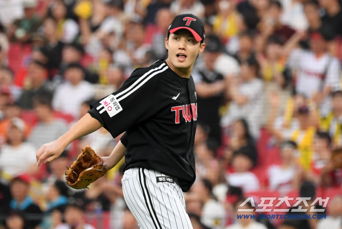 Why does Korea's No. 1 ERA eat the league even if it doesn't throw 150km…It's more unique because it's an arrest revolution