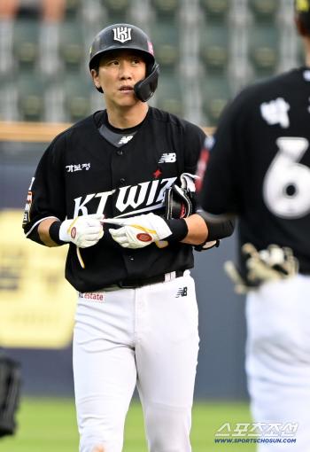 The wrist bone was broken, and the veteran's tearful fighting spirit from the pain to the hit will awaken KT