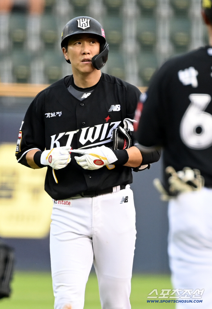 The wrist bone was broken, and the veteran's tearful fighting spirit from the pain to the hit will awaken KT