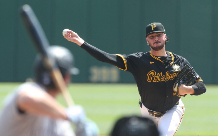 ERA 2.02 Best Second-Year Pitcher In 105 Years' History, Competitive-Free Cy Young Award De facto Confirmed PIT Legend Eyes Development Potential
