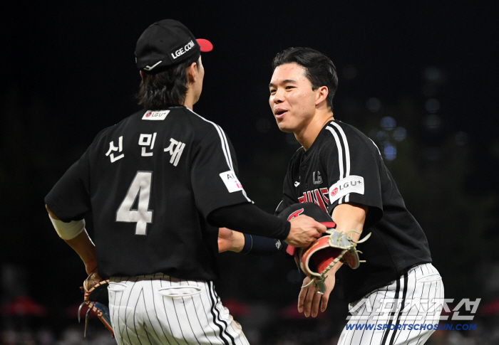 He was on a no-hitter until the fifth inning, but lost two runs on three consecutive hits. His first hit to the No. 1 stealer → He was worried about stealing, but hit a triple on a fastball.