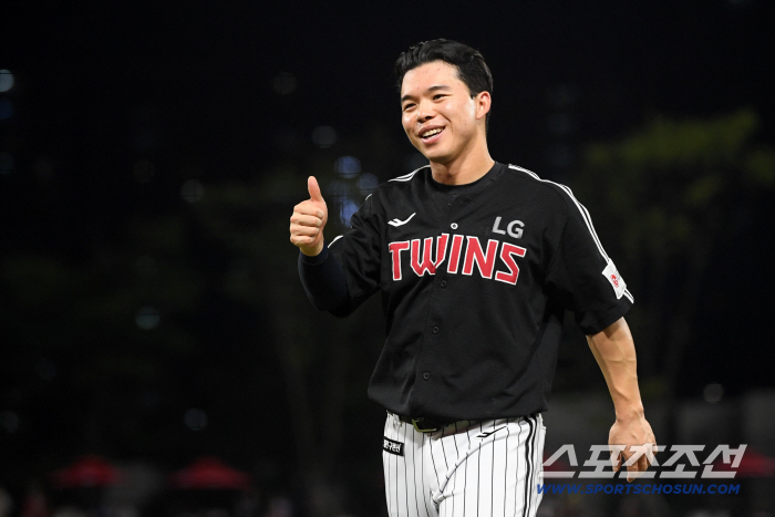 He was on a no-hitter until the fifth inning, but lost two runs on three consecutive hits. His first hit to the No. 1 stealer → He was worried about stealing, but hit a triple on a fastball.