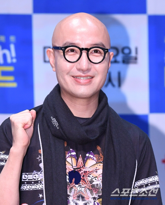 Hong Seok-cheon left Hong Kong with a married singer...This is the first time I've had this experience. I like top-down paintings