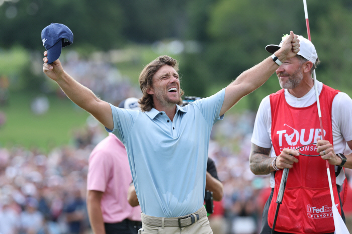 In the American golf holy site, Tommy! Tommy! England golf Jesus' touching roar, everyone choked up