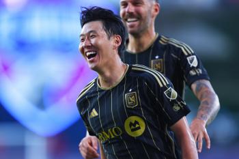 It's crazy. Even the BBC! Superstar Son Heung-min should be exhibited at the Louvre Museum...Crazy for fantastic free kicks → LAFC's home debut match is imminent