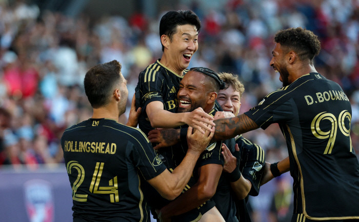 It's crazy. Even the BBC! Superstar Son Heung-min should be exhibited at the Louvre Museum...Crazy for fantastic free kicks → LAFC's home debut match is imminent