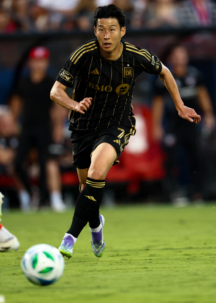 It's crazy. Even the BBC! Superstar Son Heung-min should be exhibited at the Louvre Museum...Crazy for fantastic free kicks → LAFC's home debut match is imminent