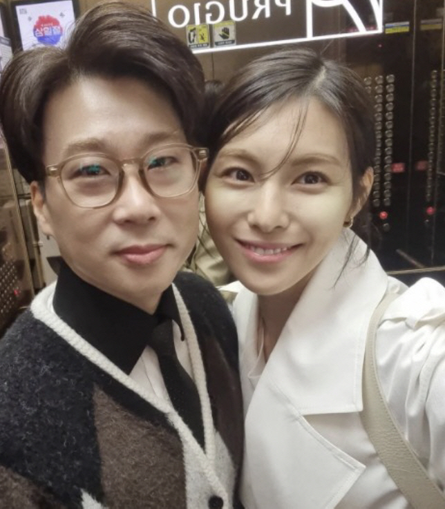 Kim Jung-hwa shared the good news with her husband ♥, who is fighting brain cancer. Not a caregiver, but Bae Pil-ro..Let's live a long life