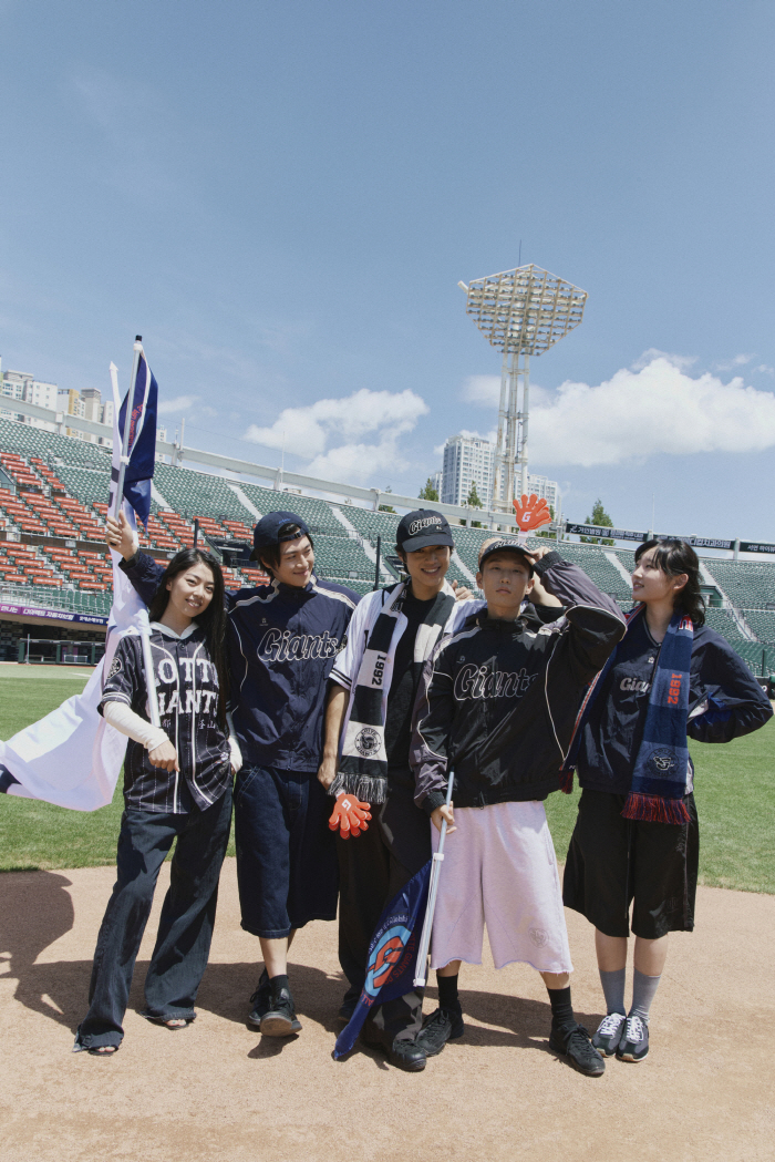 Lotte Launches Collaborative Collection With Fashion Label Polyteru...I hope it's connected with generational emotions
