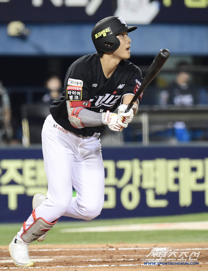 More than Wisdom's 30 home runs, this player's shot will be remembered. The 7.8 billion FA reward myth is just beginning