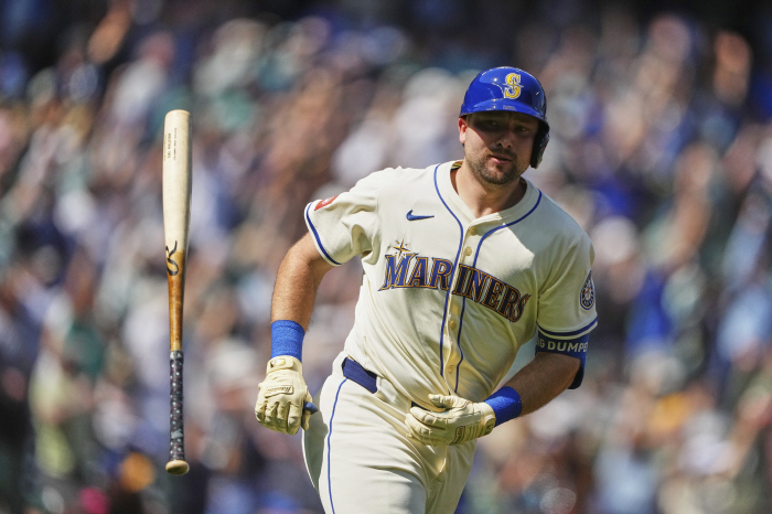 No. 4849 Po Raleigh has written a new history! Catcher's Highest Home Run in 4 Years, Now Targets 62 Jerseys
