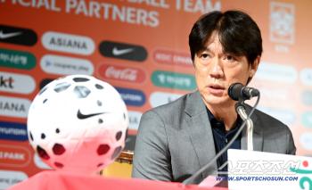  Coach Hong Myung-bo announces the list of the two consecutive A matches in September