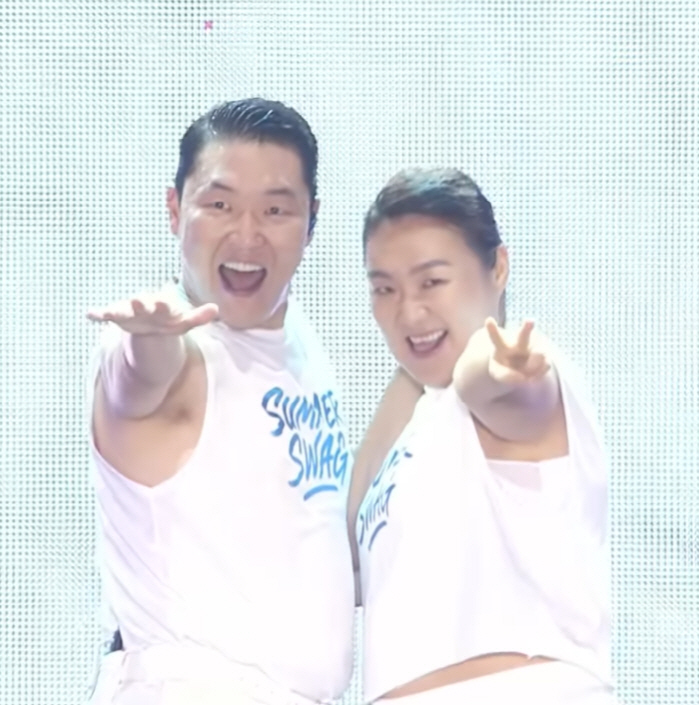PSY, Lovebug Seol Lee Su-ji knelt down on the rematch. Thank you Jae-sang 