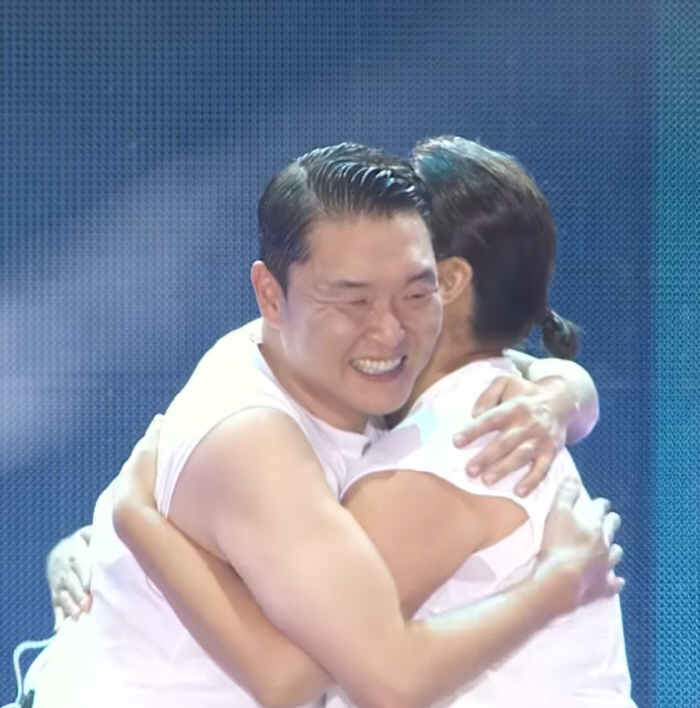PSY, Lovebug Seol Lee Su-ji knelt down on the rematch. Thank you Jae-sang 