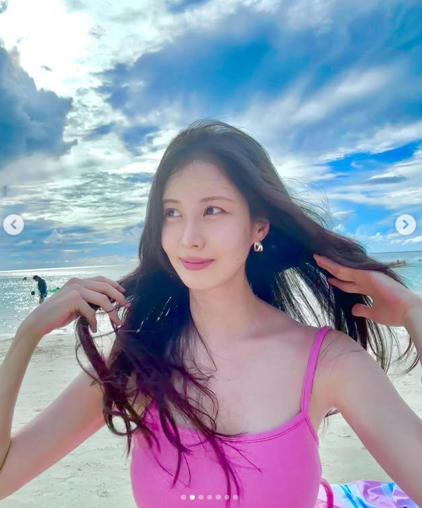 Seohyun, the youngest of Girls' Generation's bold sexiness...The fans are so innocent and sexy