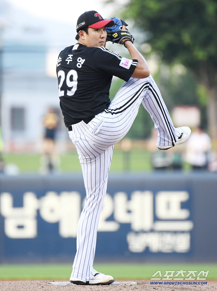 1994 → 1998 → 2025 10 wins and 4 wins are on the verge of being released. Son Joo-young allowed four runs in five innings. 74 Lead 10 wins have been met