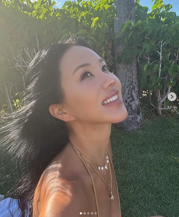 56-year-old Uhm Jung-hwa, stunning bikini  young look...I'm going back in time alone