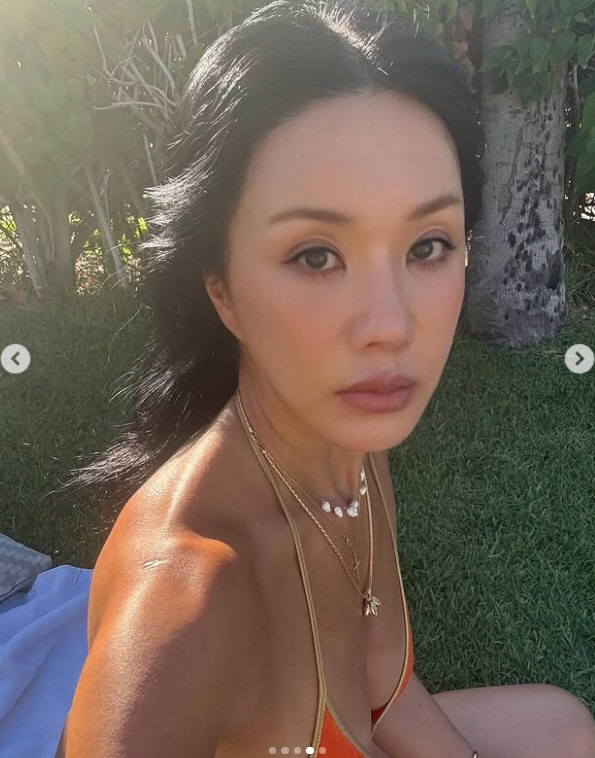 56-year-old Uhm Jung-hwa, stunning bikini  young look...I'm going back in time alone