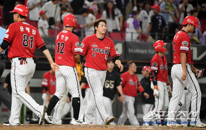 For KIA, if the six-game SSGKT series is actually KS, there is no autumn baseball for Defending Champ