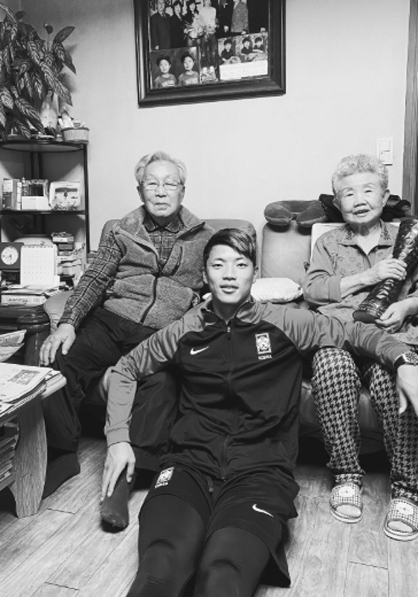 Grandfather who was proud of the Korean War veteran, I wish I was also a proud grandson of him A letter to the good-natured Hwang Hee-chan
