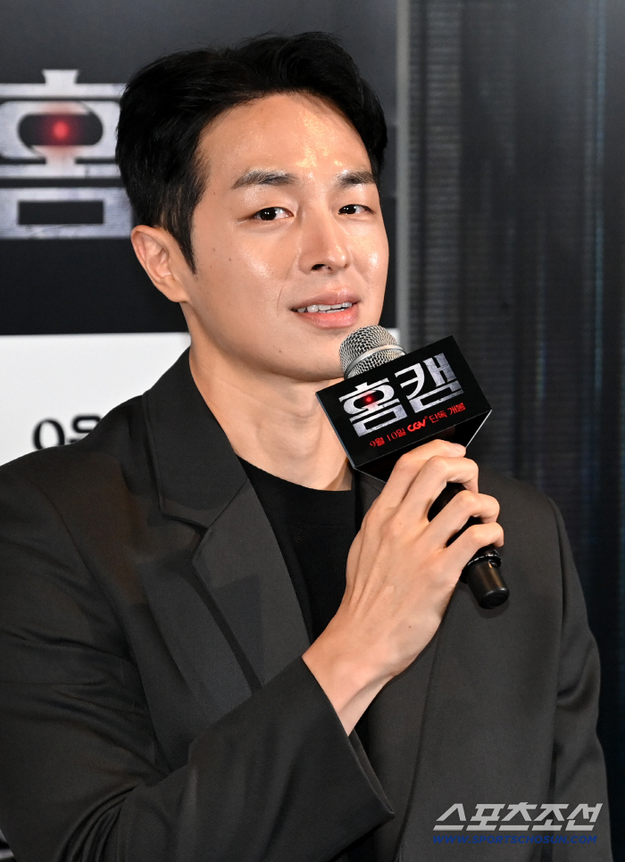I can actually hear a ghost while filming a good scene for home cam Kwon Hyuk..I get goosebumps from head to toe