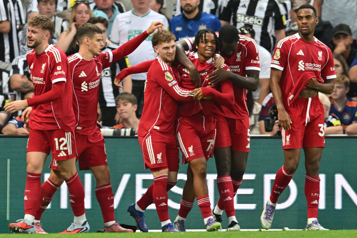 I finally erased the name of the traitor Owen! Ngmoha, who is younger than Park Seung-soo, leads the theater win against Newcastle with the youngest goal ever in Liverpool
