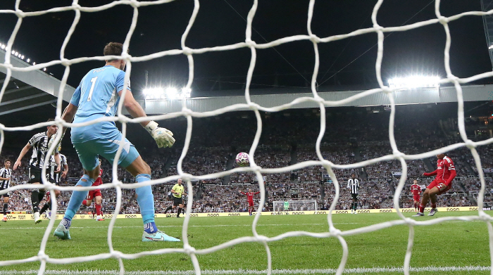 I finally erased the name of the traitor Owen! Ngmoha, who is younger than Park Seung-soo, leads the theater win against Newcastle with the youngest goal ever in Liverpool