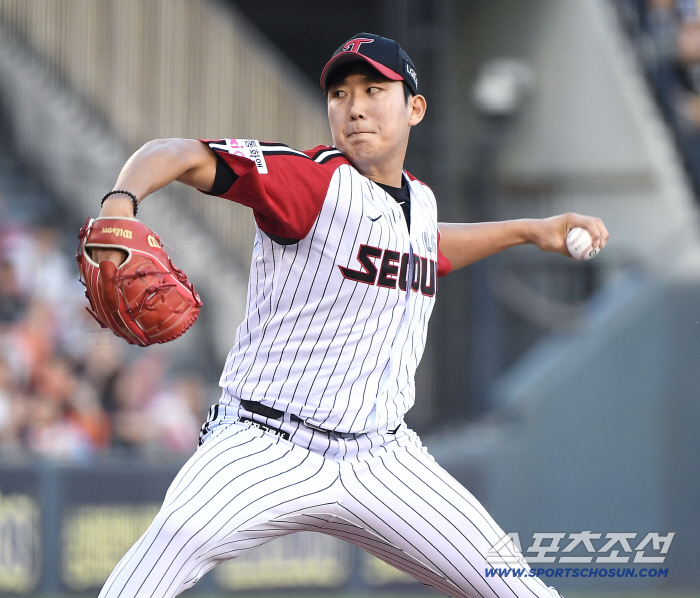 I won 9 games first, but I'm still alone. Left-handed ace's terrible ninth move, 4th try, LG's first start in 31 years 10 wins and 4 wins today 