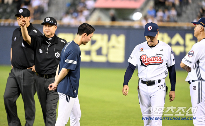 Is this a foul? Why did acting coach Cho Sung-hwan run out without leaving?
