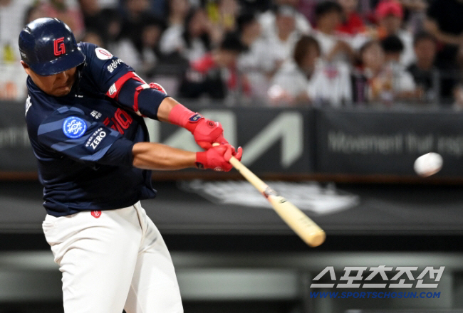 It even took Lotte LG's pride. 25 Han Dong-hee 24 Lee Jae-won, Futures Last Spurt  for the most home runs record