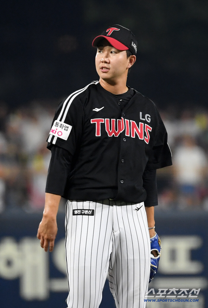 It was dark when Ko Woo-seok left, but the substitute finish he picked from KS is just around the corner for the 20S for the second consecutive year. 7 saves and Mr. Zero in August. Are you going to be a pitcher? 