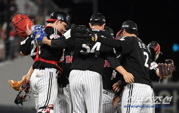 It was dark when Ko Woo-seok left, but the substitute finish he picked from KS is just around the corner for the 20S for the second consecutive year. 7 saves and Mr. Zero in August. Are you going to be a pitcher? 