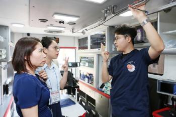 K Healthcare Spreads Global...Hallym University Medical Center conducts training for nursing managers at Penika University Hospital in Vietnam
