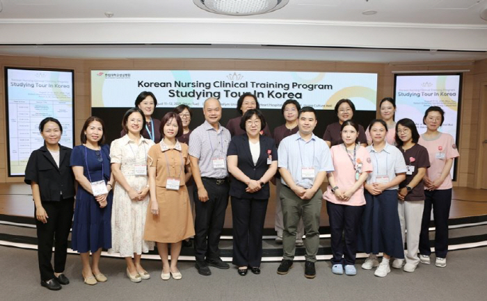 K Healthcare Spreads Global...Hallym University Medical Center conducts training for nursing managers at Penika University Hospital in Vietnam
