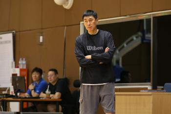 KCC coach Lee Sang-min, who leads the super team, aims to start healthy and play the season healthy 