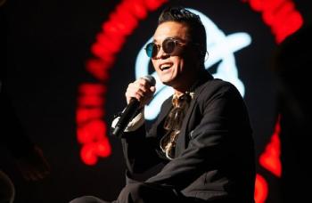 Kim Gun-mo, falsely accused of sexual assault, returns to the music industry after six years. September's national tour