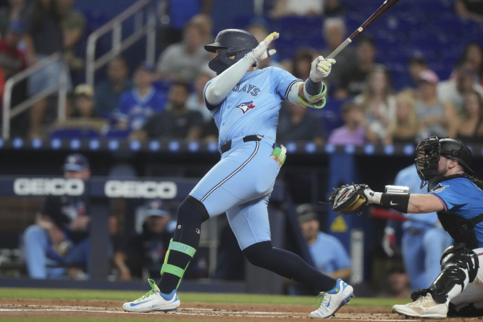 Kim Ha-sung, who cannot give up the possibility of moving in the FA market due to the collapse of Yankees GG shortstop hitting and defense, had been healthy