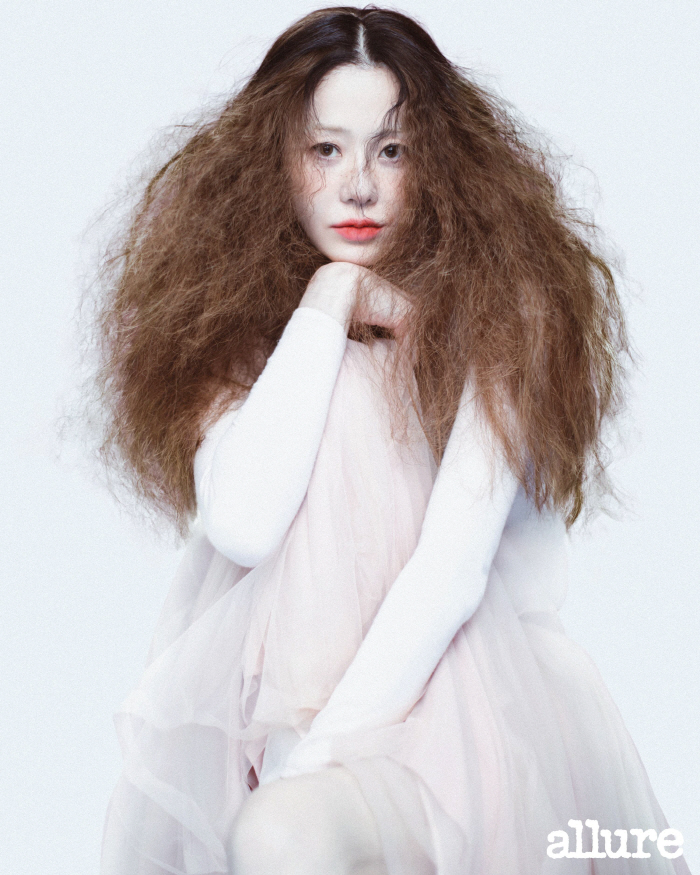 Ko Hyun-jung, I heard you lost weight..Blonde  Smoky face that has changed a lot