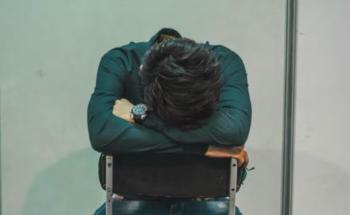 A man who hasn't slept in two years...Even sleeping pills don't work