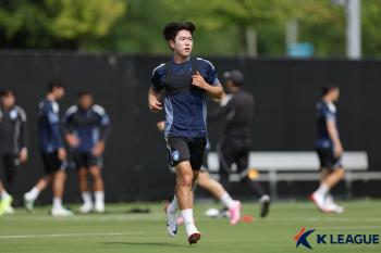 U20 national soccer team ahead of the World Cup, leaving Baek Ga-on with knee injury → Baek In-woo