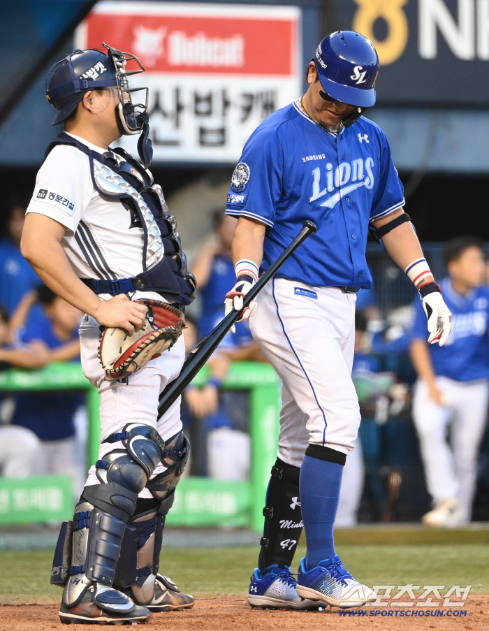 Kang Min-ho consoling Yang Eui-ji, does it hurt a lot?
