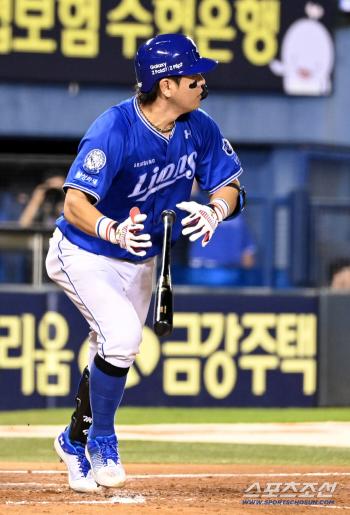  Kang Minho, one more point with a sacrifice fly