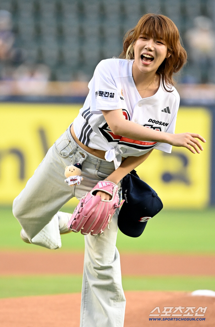  Oabe Suyeon wishes Doosan victory!