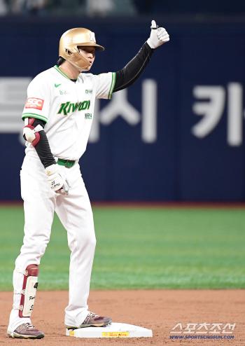  Park Joo-hong's one-run timely hit to take the lead in the first inning