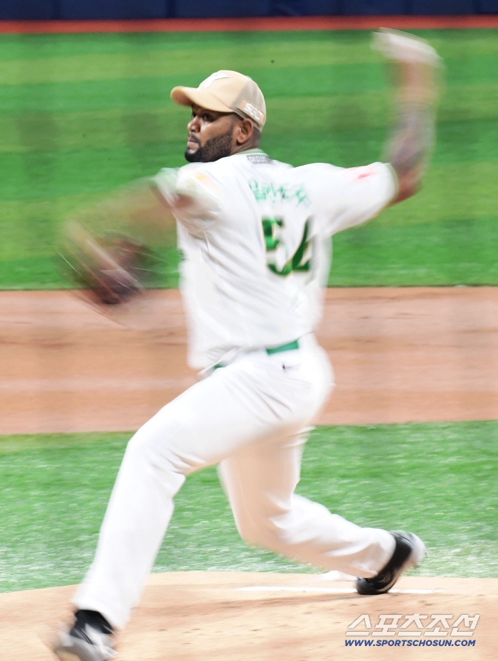  A powerful pitch to Alcantara's victory