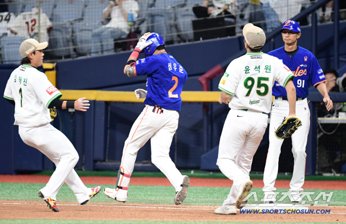  Shim Woo-joon succeeded in hitting the infield with a surprise bunt