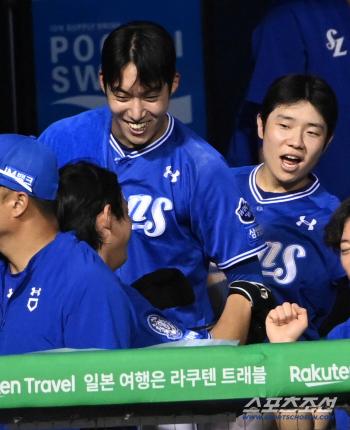  Won Tae-in smiles at Koo Ja-wook's perfect performance